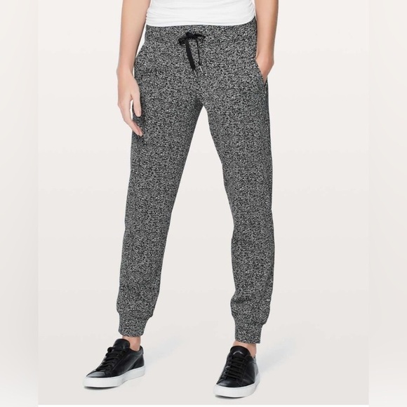lululemon athletica Pants - Lululemon Ready To Rulu Pant 29"
Reconnect Jacquard Luon White Black sz 4 EUC